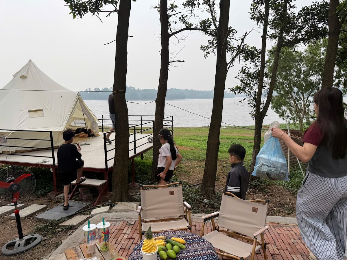 Combo đồ ăn cho nhóm 4 người khi cắm trại tại Suối Hai – chuẩn bị bữa picnic đơn giản, tiện lợi và đầy đủ dinh dưỡng